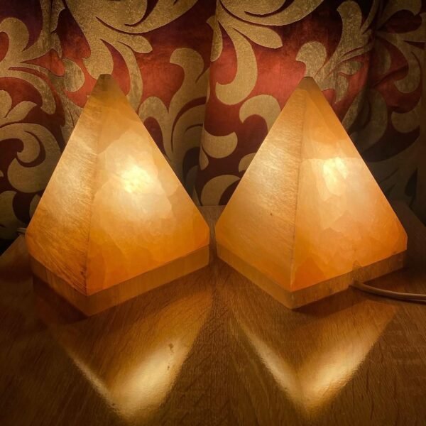 Lampe Pyramide en Sélénite Orange – Apaisement & Élégance Naturelle